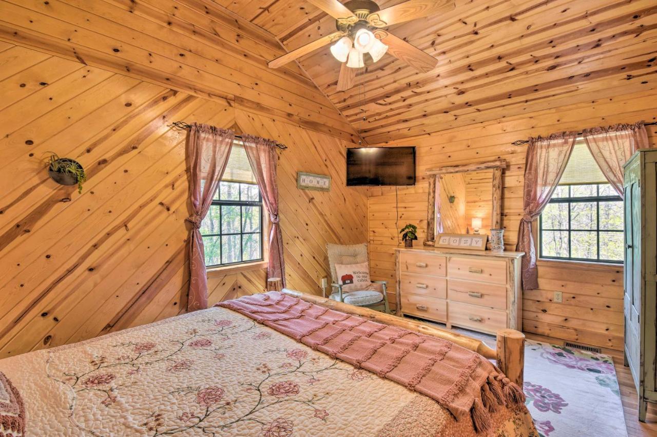 Cozy Hiawassee Cabin With Fire Pit And Mtn Views! Exterior photo