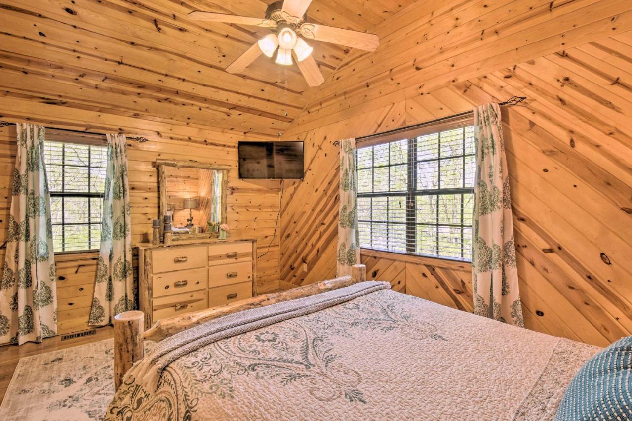 Cozy Hiawassee Cabin With Fire Pit And Mtn Views! Exterior photo