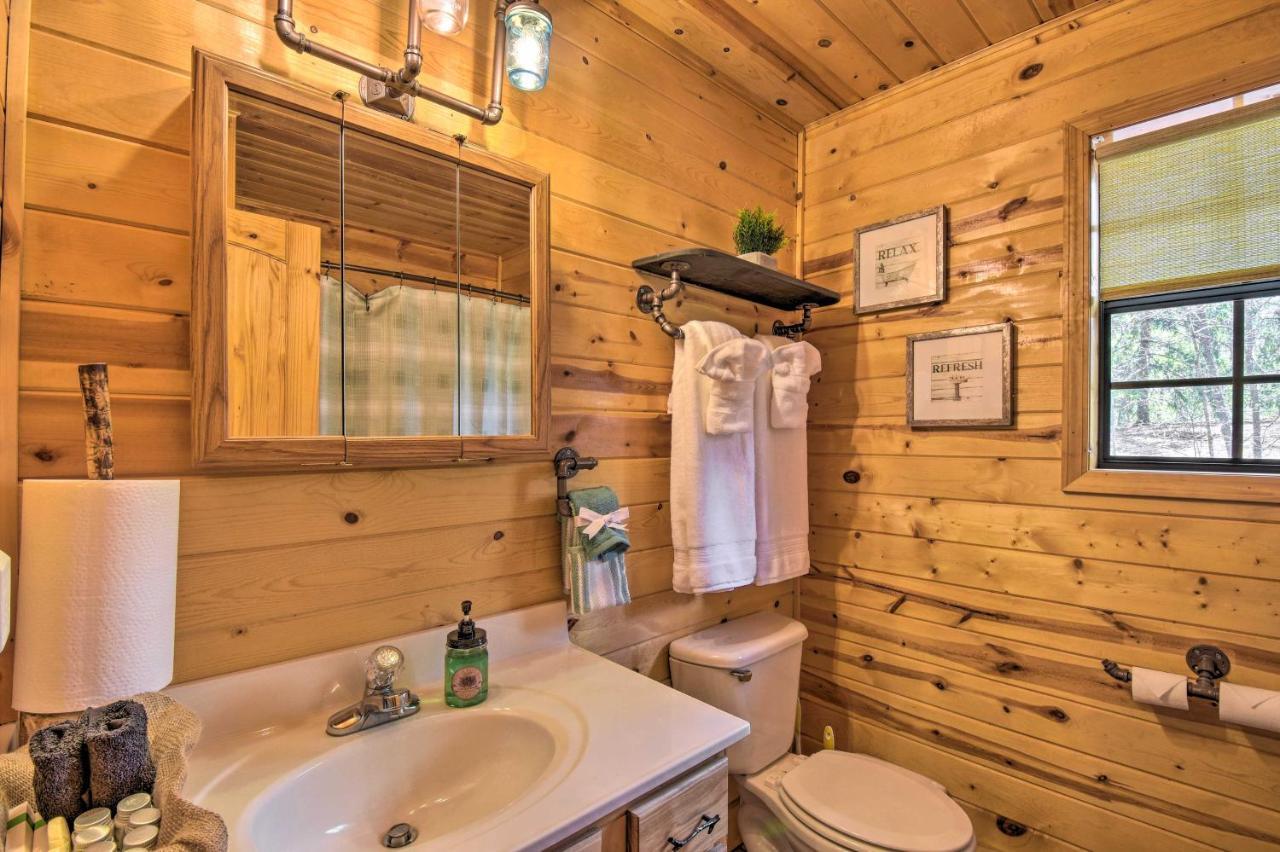 Cozy Hiawassee Cabin With Fire Pit And Mtn Views! Exterior photo