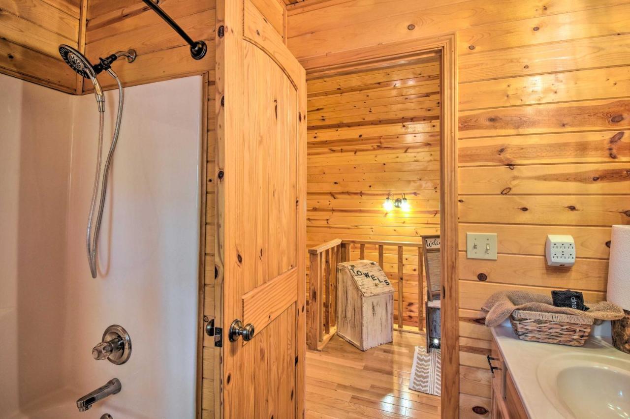 Cozy Hiawassee Cabin With Fire Pit And Mtn Views! Exterior photo